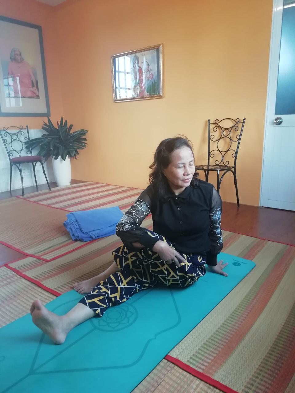 Yoga nhẹ nhàng cho người lớn tuổi
